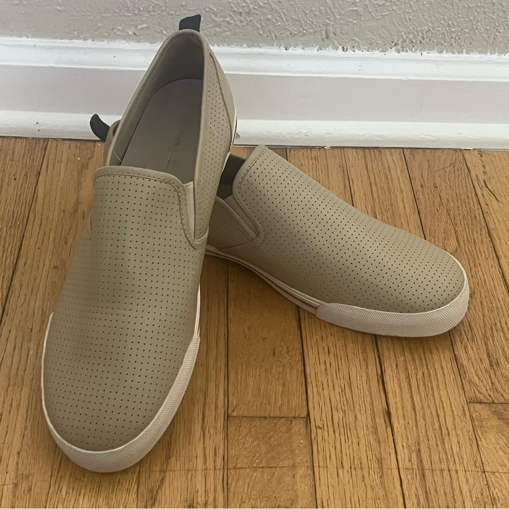Tommy Bahama Perforated Tan Slip-On Loafer Sneakers 13 NWOB - Picture 2 of 5